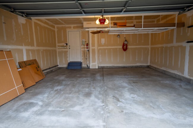 Building Photo - 5747 Jaguar Way