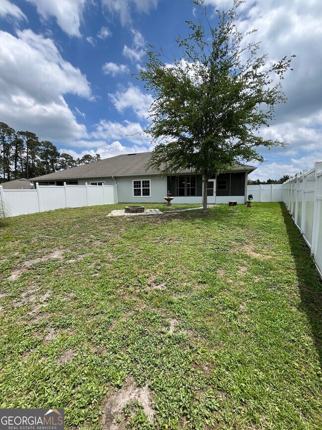 Building Photo - 227 Royal Palms Ave