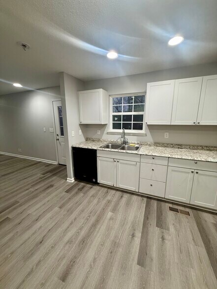 Building Photo - 3158 16th Ave