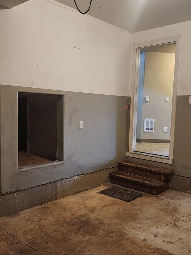 Building Photo - 204 N Harrison St