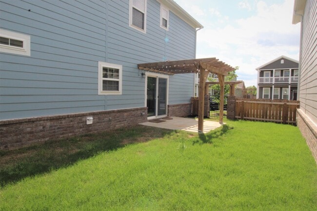 Building Photo - 656 N Longfellow Ln