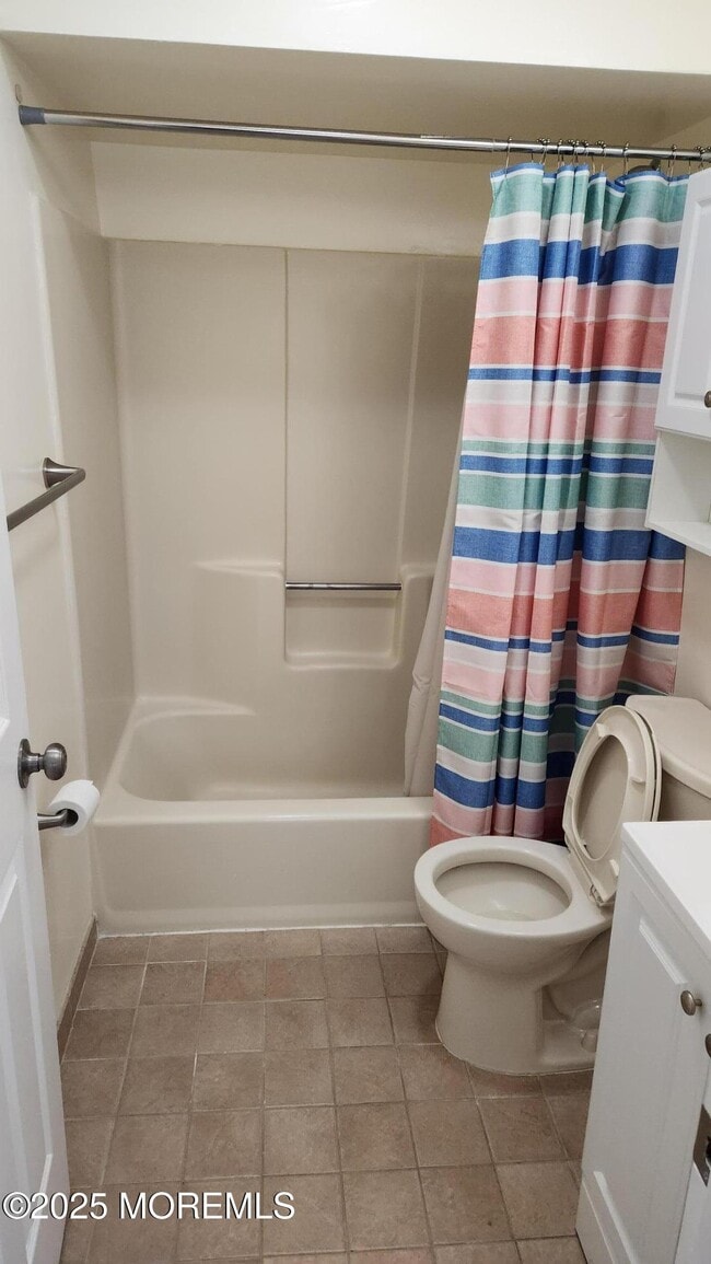 Building Photo - 290 N Main St