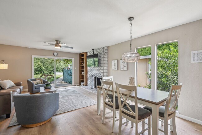 Building Photo - Lovely 2 bed / 2 bath Home in Stonegate