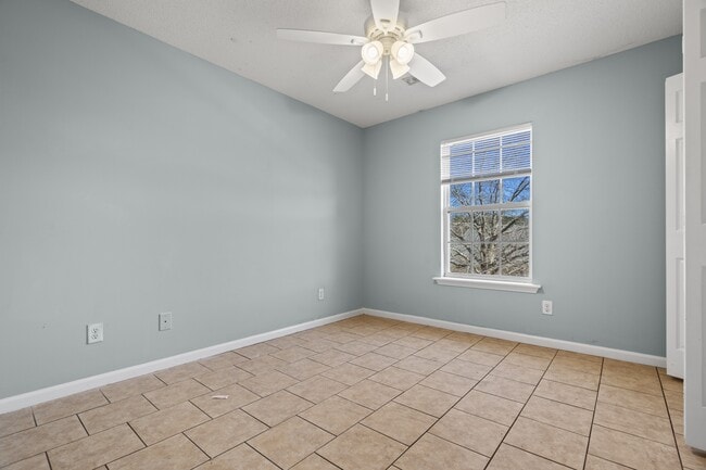 Building Photo - 527 3rd Loop Rd