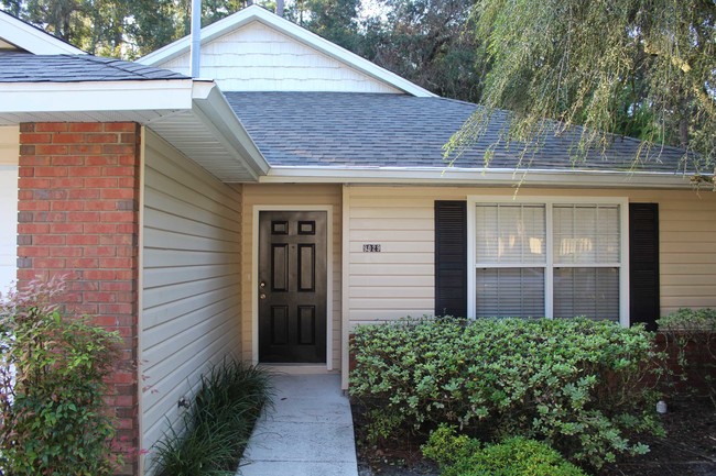 Building Photo - Eagle Point Villas