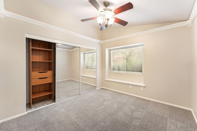 Building Photo - Elegant Single-Story Home in Desert Shores!