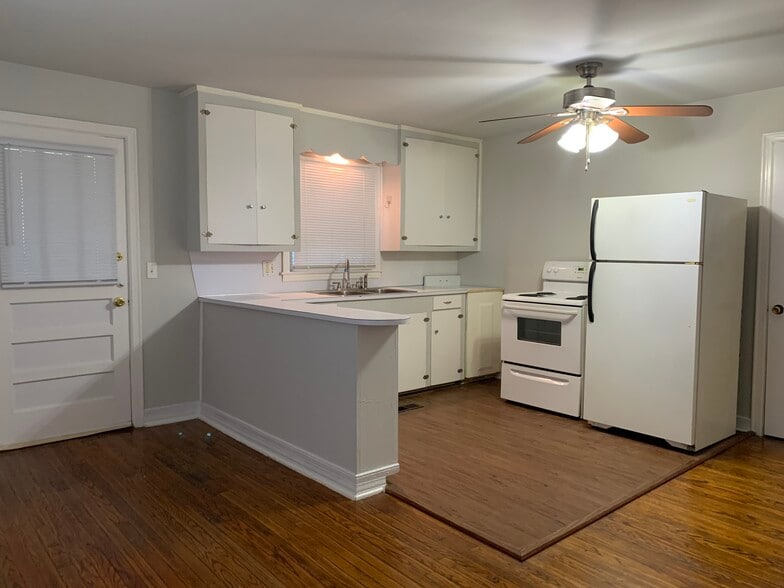 Kitchen - 111 Cannon Dr