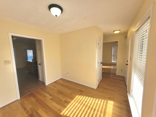 Building Photo - 3 Bedroom, 2.5 Bath Home with Open Floor Plan