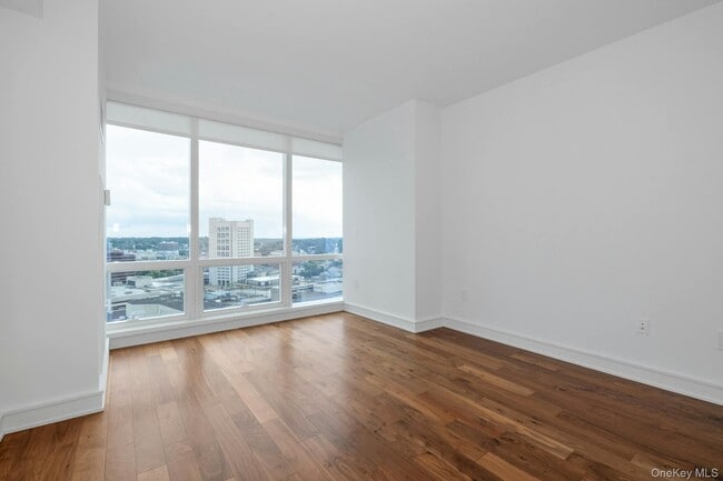 Building Photo - 5 Renaissance Square