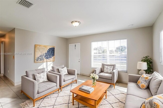 Building Photo - 1231 NE 214th St