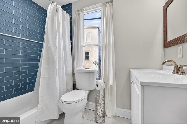 Building Photo - 2543 Nicholas St