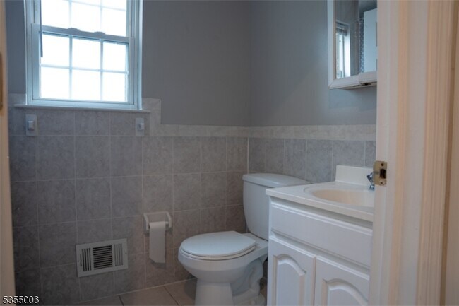 Building Photo - 239 N 19th St