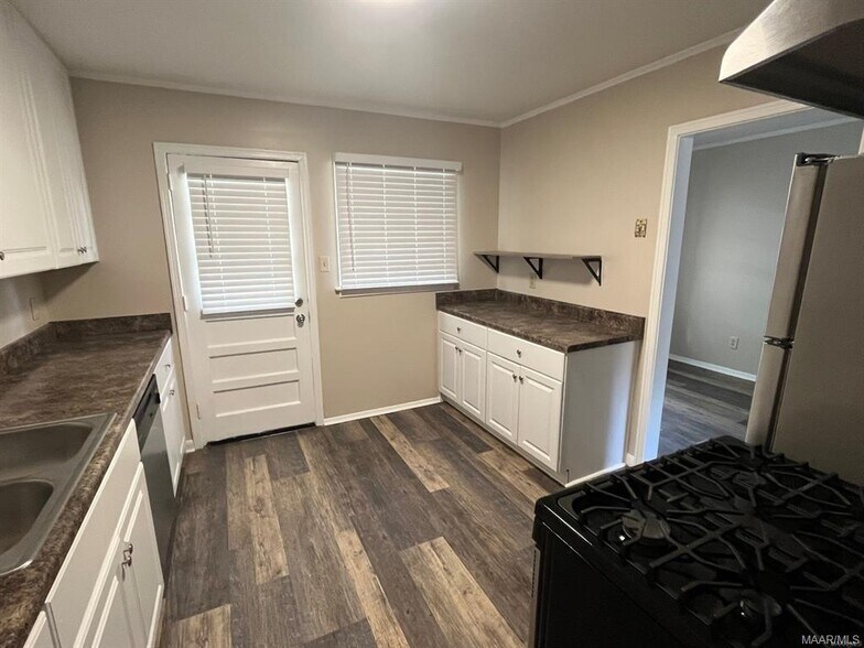 Building Photo - 1650 Sheffield Rd