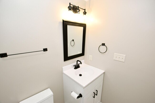 Building Photo - Remodeled 3 bedroom 1 bath home in South Bend IN
