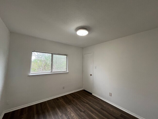 Building Photo - 8419 Manderly Pl