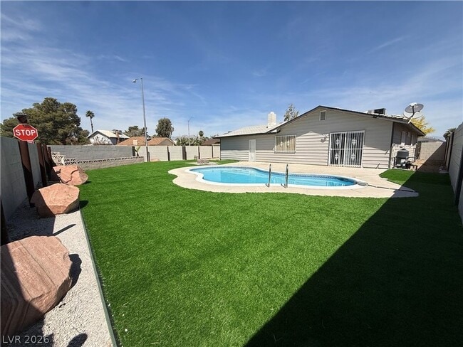 Building Photo - 6489 Bugbee Ave