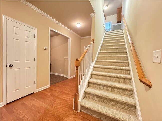 Building Photo - 738 Grove Manor Park