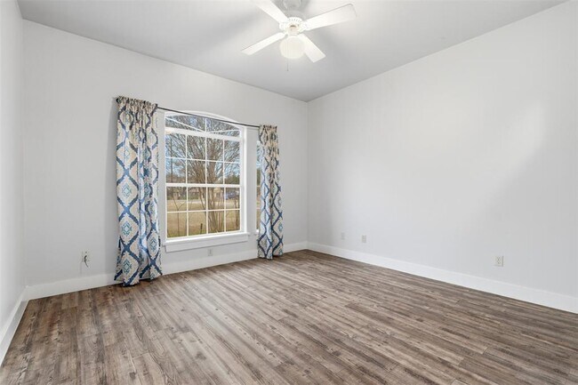 Building Photo - 307 Pin Oak Ct