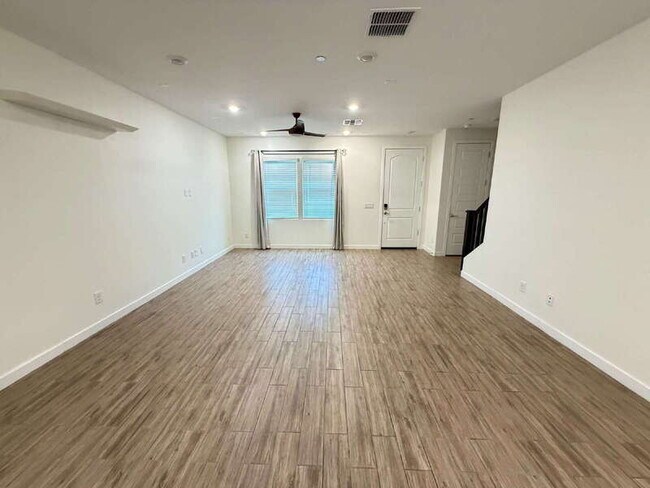 Building Photo - 4077 S Sabrina Dr