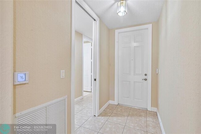 Building Photo - 8140 NW 128th Ln