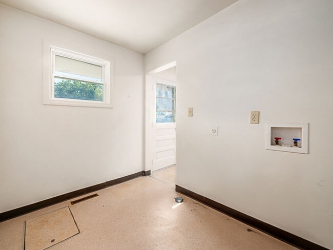 Building Photo - 1140 Eastfield Rd