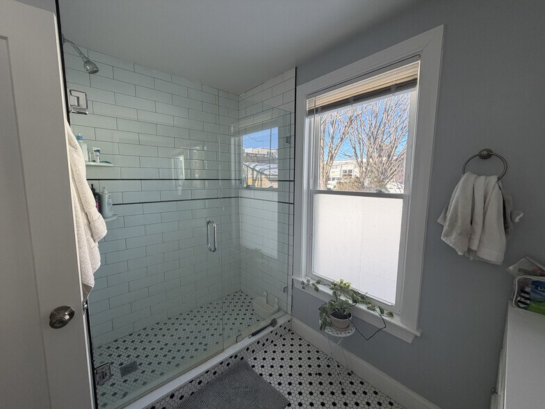 Building Photo - 28 Adams St