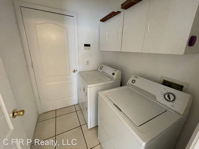 Building Photo - 4 br, 3 bath House - 13707 Sunshowers Circle