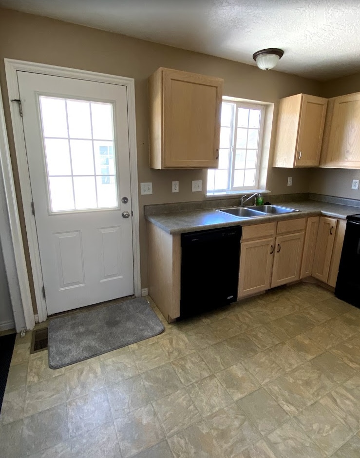 Building Photo - 879 Capital Ave