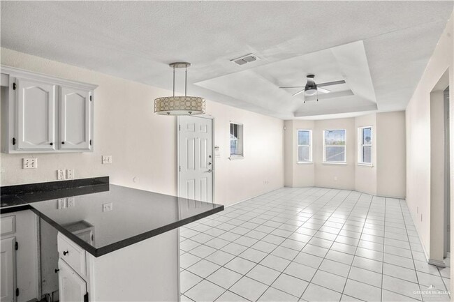 Building Photo - 13 Oasis Dr