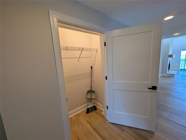 Building Photo - 3850 Mariners Walk