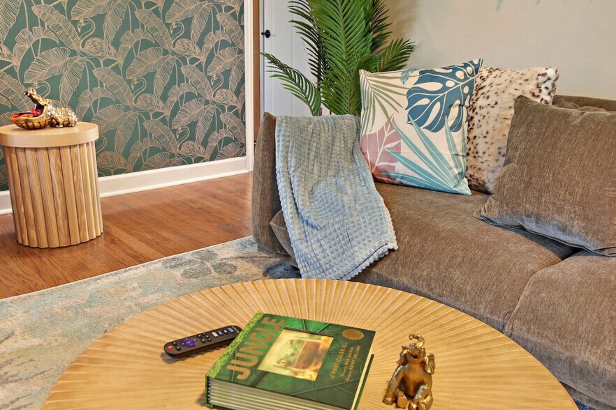 Building Photo - 3446 N Ozark Ave