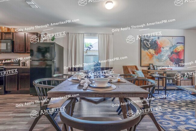 Building Photo - 1110 E Level St