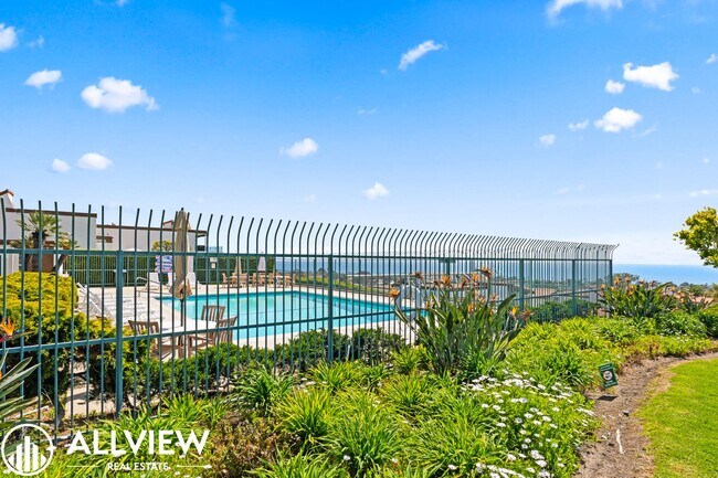 Building Photo - OCEAN VIEWS! Renovated 2 Bed, 2.5 Bath Townhome in San Clemente!