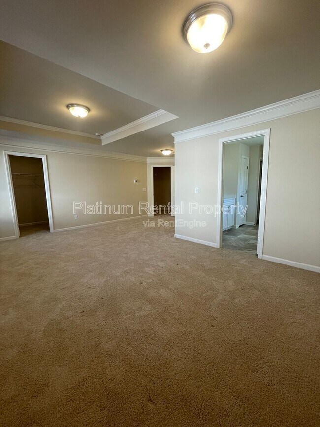 Building Photo - 4425 Huron Dr