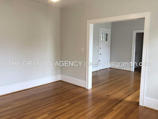 Building Photo - 2504 Longview Ave SW