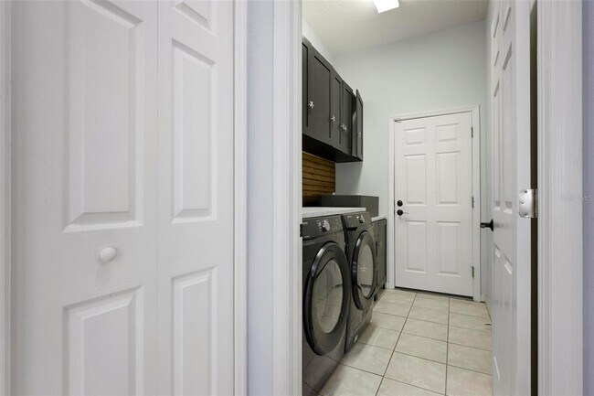 Building Photo - 6121 46th Ln E