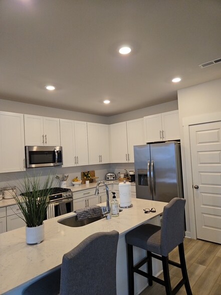 Building Photo - 2620 Comanche Ct