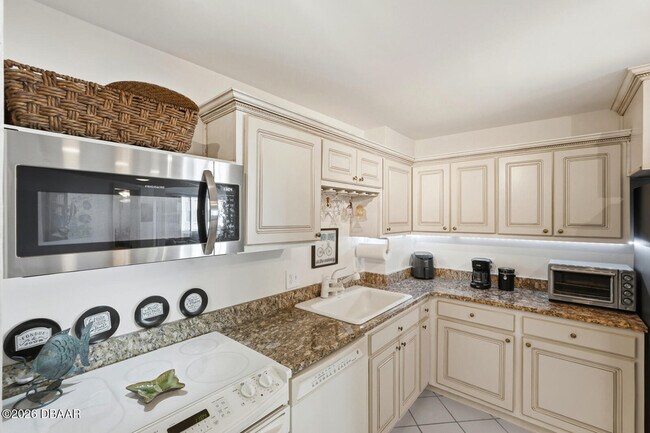 Building Photo - 925 N Halifax Ave