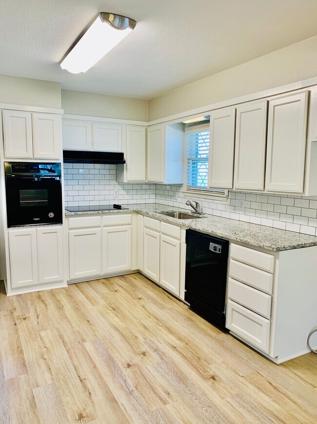 Building Photo - 226 Tolbert Ave