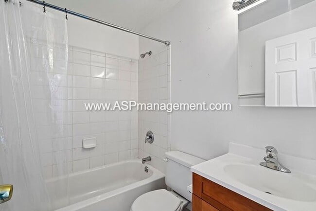 Building Photo - SANDY BEAUTIFUL 5 BED 3 BATH FAMILY HOME