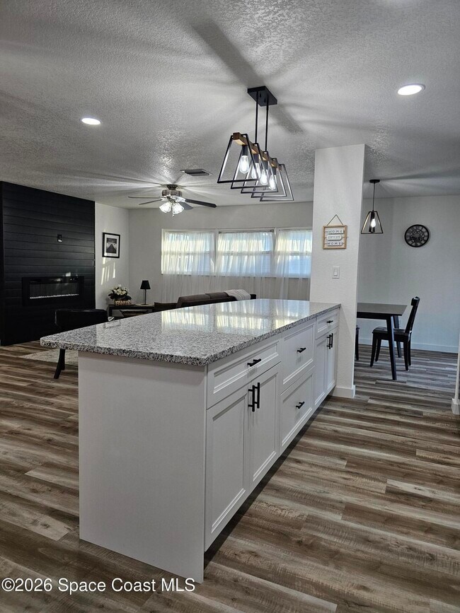 Building Photo - 872 Sadnet Cir NE