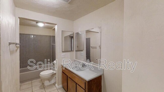 Building Photo - 2437 E St Vrain St