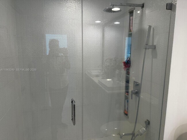 Building Photo - 2000 N Bayshore Dr