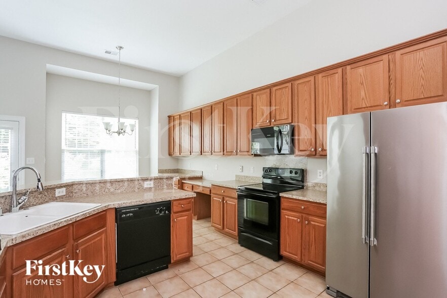 Building Photo - 9427 Golden Pond Dr