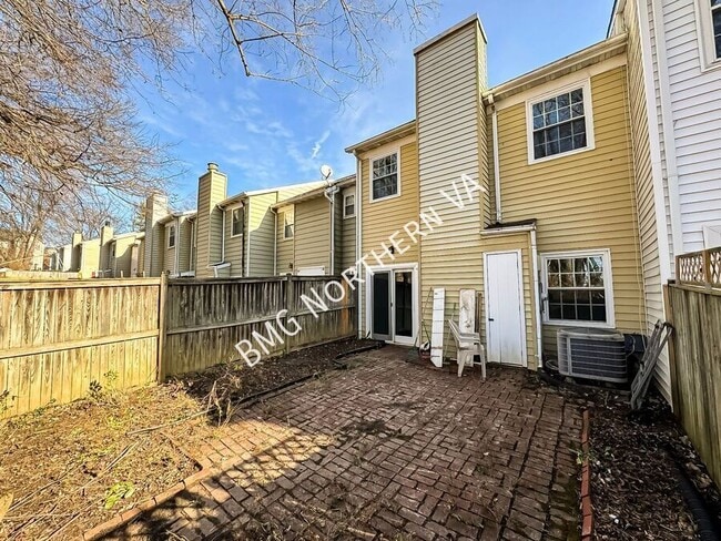 Building Photo - 9963 Capperton Dr