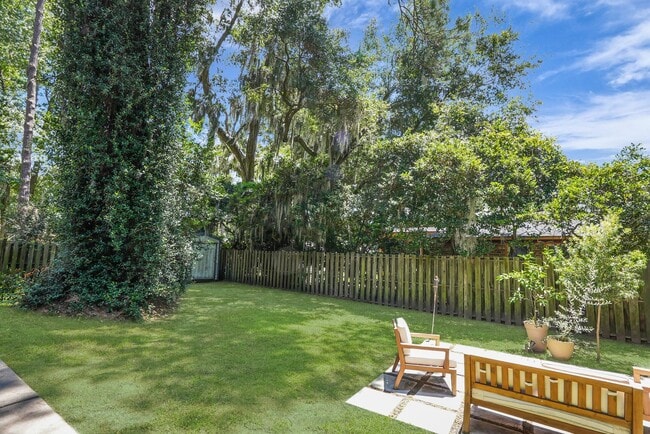 Building Photo - Fully Furnished Home in the Heart of Southside Savannah!