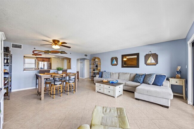 Building Photo - 801 S Ocean Dr