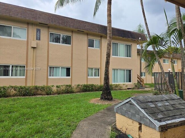 Building Photo - 2551 NW 39th Terrace