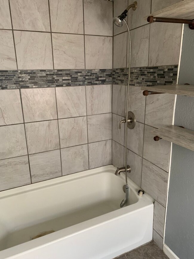 Building Photo - Single family home in Peoria Heights, 2 BR...