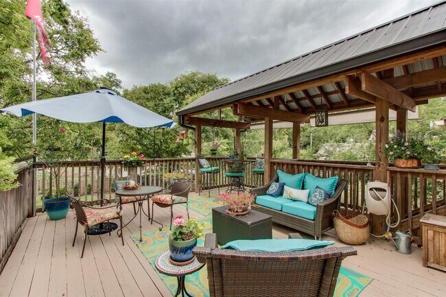 Building Photo - CHARMING RENOVATED TUDOR | WALK TO VANDERBILT & BELMONT